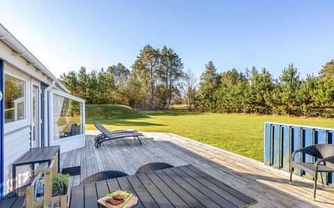 Nedzad - 500M from the Sea: Maison, Toit, Domicile, Chalet, Arbuste, Couverture De Sol, Biens, Ferme, Siding, Batiments Jardin