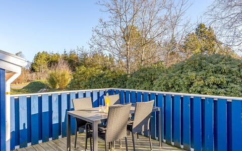 Nedzad - 500M from the Sea: Maison, Toit, Domicile, Chalet, Arbuste, Couverture De Sol, Biens, Ferme, Siding, Batiments Jardin