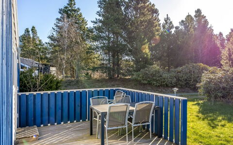 Nedzad - 500M from the Sea: Maison, Toit, Domicile, Chalet, Arbuste, Couverture De Sol, Biens, Ferme, Siding, Batiments Jardin