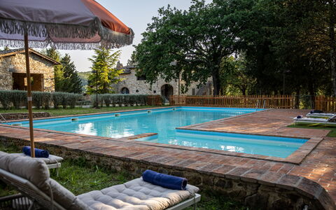 Maison Badia a Passignano: Piscine, Recours, Caractéristique De L'Eau, Biens, Hacienda, Eco Hôtel, Loisir, Jardin, Mobilier De Jardin, Ombre