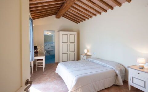 Casa Stella Serena, Podere le Scopaie, Pool: Meubles, Lit, Chambre, Design Intérieur, Mur, Sol, Bois, Sol, Plafond, Drap De Lit