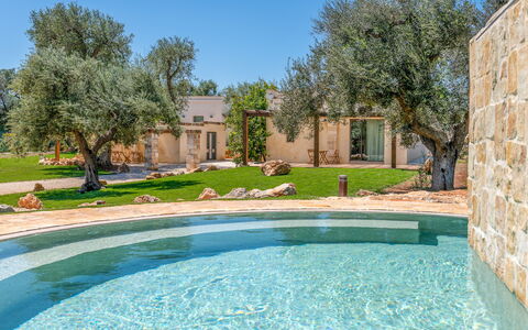 Le Camere di Corte Kalia by Raro Rooms: Piscine, Biens, Recours, Jardin, Ombre, Hacienda, Arrière-Cour, Aménagement Paysager, Cour, Caractéristique De L'Eau