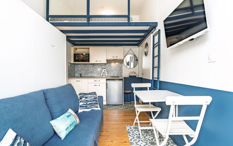 Iduski Ayzea: Meubles, Appartement, Lit Superposé, Oreiller, Tache De Bois, Chambre, Lit, Hôtel, Aluminium, Linge