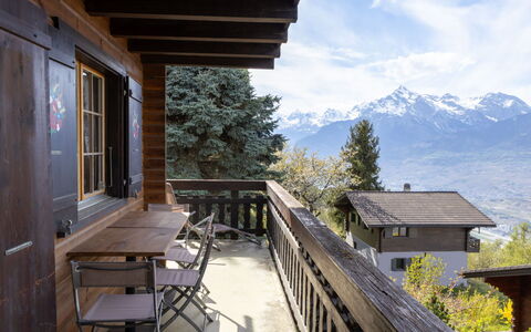 Chalet le Trèfle: Bois, Chaîne De Montagnes, Porche, Colline, Domicile, Chalet, Vallée, Station De Montagne, Crête, Alpes