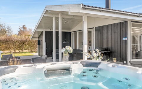 Avelina - 700M from the Sea: Domicile, Composite, Recours, Piscine, Ombre, Cour, Biens, Conception, Structure En Plein Air, Hôtel