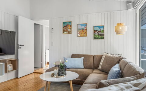 Avelina - 700M from the Sea: Sol, Design Intérieur, Bois, Sol, Plafond, Canapé, Parquet, Meubles, Salon, Domicile