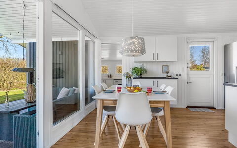 Avelina - 700M from the Sea: Sol, Design Intérieur, Bois, Meubles, Sol, Plafond, Parquet, Domicile, Table Cuisine Et Salle A Manger, Salle À Manger