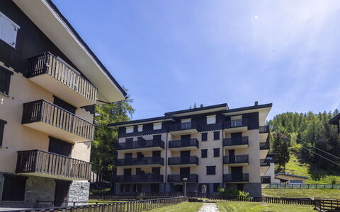 Villa Adele: Zone Résidentielle, Appartement, Façade, Domicile, Maison, Condominium, Biens, Balcon, Banlieue, Cour