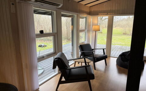 Julika - 560M from the Sea: Meubles, Bois, Design Intérieur, Sol, Sol, Chaise, Plafond, Pièce, Domicile, Tache De Bois