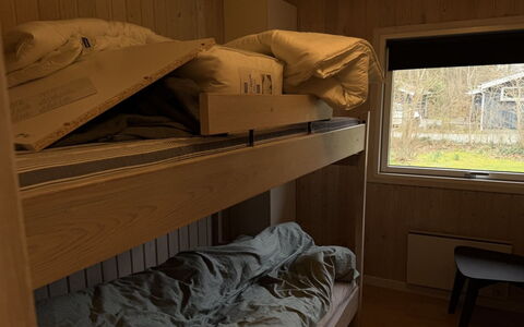 Julika - 560M from the Sea: Bois, Chambre, Lit, Literie, Drap De Lit, Sol, Cadre De Lit, Tache De Bois, Lit Superposé, Dur