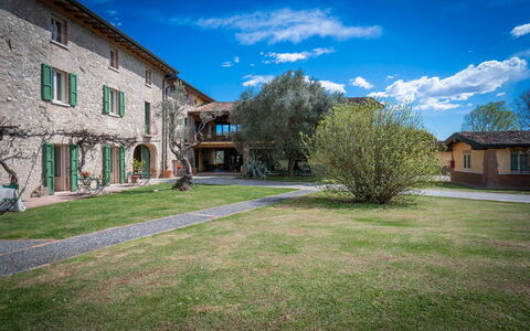 Preseglie Lake Garda: Biens, Pelouse, Jardin, Hacienda, Cour, Arrière-Cour, Ferme, Aménagement Paysager, Cour, Villa