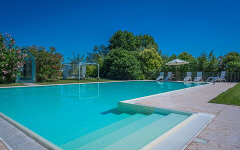 Preseglie Lake Garda: Piscine, Bleu, Recours, Composite, Loisir, Ombre, Eco Hôtel, Thermes, Caractéristique De L'Eau, Centre De Loisirs