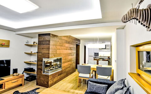 Luxury Wellness Apartment: Meubles, Design Intérieur, Sol, Mur, Sol, Bois, Plafond, Canapé, Pièce, Salon