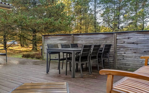 Neval - 150M from the Sea: Bois, Jardin, Arrière-Cour, Lot Terre, Domicile, Toit, Ombre, Plate-Forme, Dur, Cour