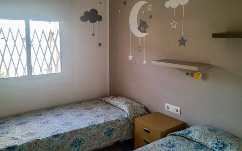 Santa Fé: Lit, Chambre, Meubles, Literie, Drap De Lit, Mur, Design Intérieur, Pièce, Sol, Textile