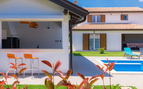 Alba Rossa: Appartement, Balcon, Côte, Condominium, Station Balnéaire, Recours, Clôture, Ville Resort, Hôtel, Balustrade