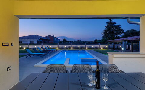 Alba Rossa: Appartement, Balcon, Côte, Condominium, Station Balnéaire, Recours, Clôture, Ville Resort, Hôtel, Balustrade