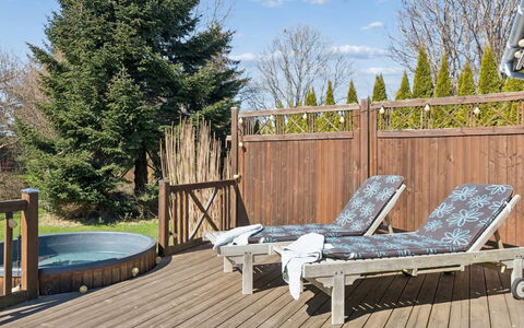Emelita - 1.1Km from the Sea: Domicile, Chalet, Porche, Siding, Ferme, Structure En Plein Air