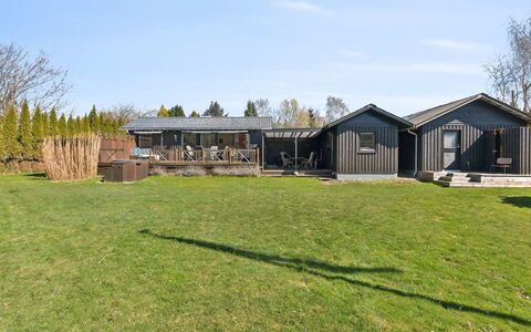 Emelita - 1.1Km from the Sea: Domicile, Chalet, Porche, Siding, Ferme, Structure En Plein Air