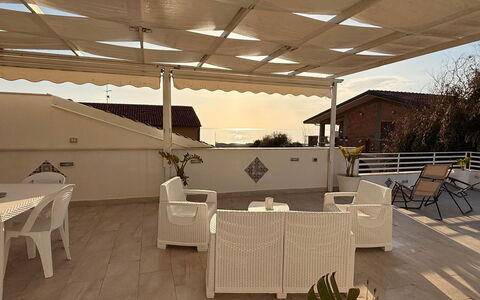 Casa Amare: Meubles, Sol, Sol, Chaise, Ombre, Plafond, Mobilier De Jardin, Structure En Plein Air, Store, Balcon