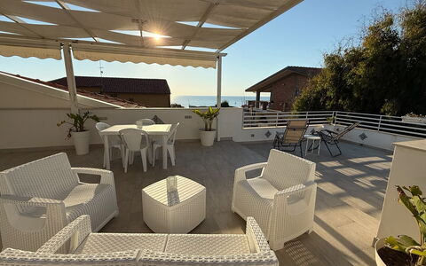 Casa Amare: Meubles, Chaise, Mobilier De Jardin, Balcon, Tableau De Plein Air, Appartement, Ombre, Patio, Plante D'Appartement, Parapluie