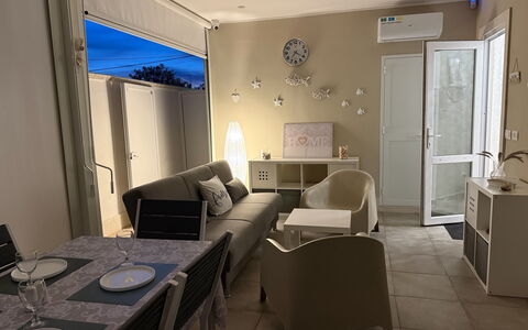 Casa Amare: Meubles, Design Intérieur, Sol, Sol, Plafond, Pièce, Chaise, Éclairage, Table, Salon