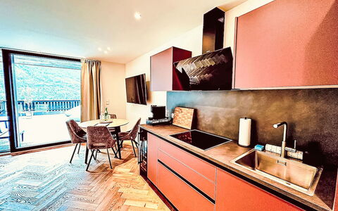 Alpenzeit: Sol, Design Intérieur, Meubles, Sol, Appartement, Cuisine, Comptoir, Tache De Bois, Cabinetry, Dur