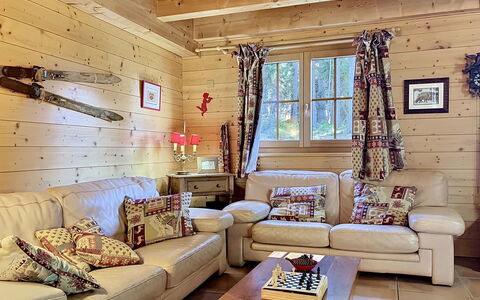 La Suisse Normande: Meubles, Design Intérieur, Bois, Sol, Plafond, Pièce, Sol, Salon, Domicile, Éclairage
