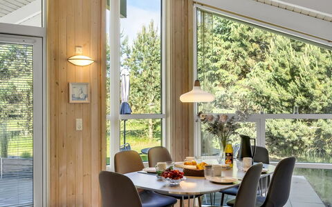 Ilya - 900M from the Sea: Design Intérieur, Meubles, Bois, Sol, Plafond, Table Cuisine Et Salle A Manger, Luminaire, Salle À Manger, Sol, Chaise