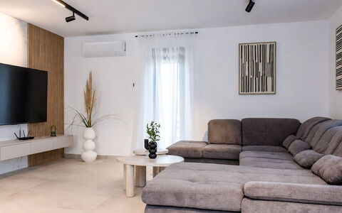 Antica: Meubles, Design Intérieur, Sol, Canapé, Sol, Bois, Salon, Appartement, Plafond, Domicile