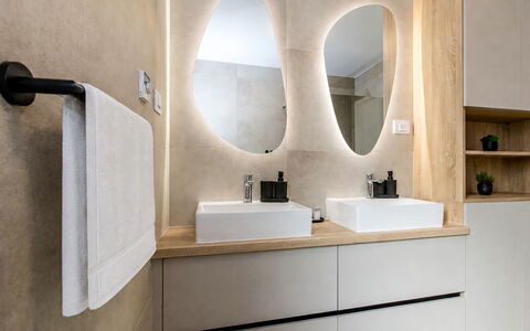 Antica: Design Intérieur, Sol, Lavabo, Luminaire Plomberie, Miroir, Salle De Bains, Armoire De Toilette, Sol, Évier, Robinet