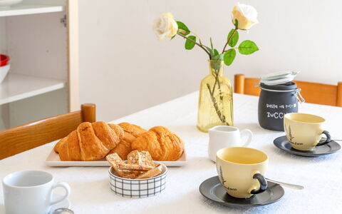 Suite Riviera: Vaisselle, Coupe, Serveware, Aliments, Tasse À Café, Drinkware, Vaisselle, Tasse À Thé