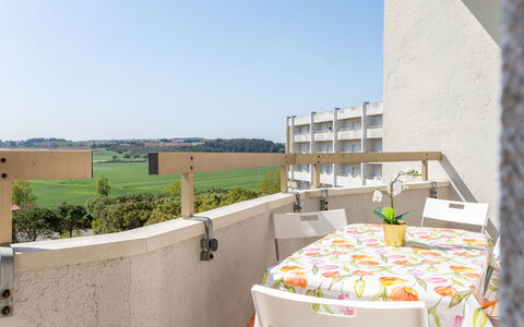 Suite Riviera: Mur, Appartement, Balcon, Condominium, Daylighting, Plante D'Appartement
