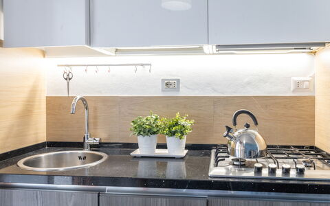 Casa di Lilia: Cuisine, Appareil De Cuisine, Comptoir, Design Intérieur, Principaux Appliance, Cabinetry, Cuisinière, Électroménager, Luminaire Plomberie, Evier