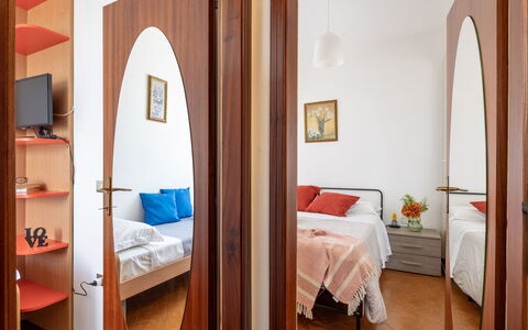 Casa di Lilia: Meubles, Design Intérieur, Bois, Sol, Sol, Pièce, Textile, Chambre, Lit, Éclairage