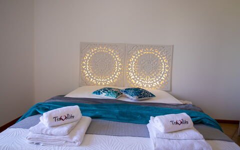 Sweet Dreams Home in Otranto: Lit, Meubles, Literie, Chambre, Drap De Lit, Design Intérieur, Linge, Sol, Coussin, Pièce