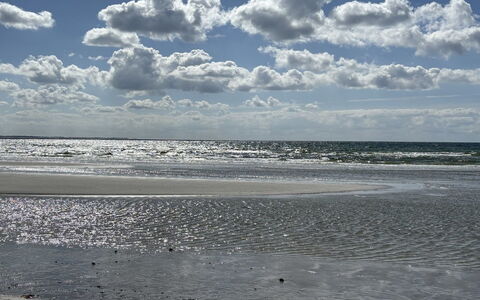 Gizelle - 200M from the Sea: Bleu, Ciel, Nuage, Jour, Plan D'Eau, Ressources En Eau, Environnement Naturel, Horizon, Plage