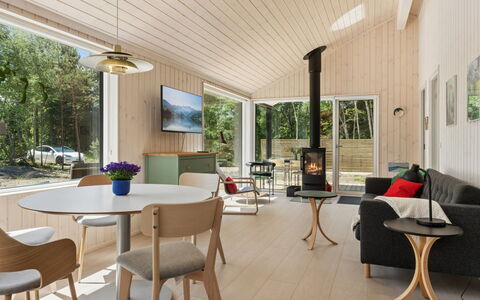 Gizelle - 200M from the Sea: Design Intérieur, Sol, Bois, Sol, Meubles, Plafond, Domicile, Parquet, Salon, Luminaire