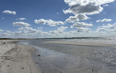 Gizelle - 200M from the Sea: Ciel, Nuage, Bleu, Jour, Horizon, Cumulus, Écorégion, Plage, Rive, Cotiers Et Relief Océaniques