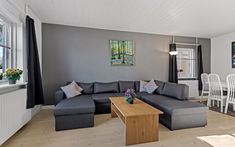 Bisera - 3Km from the Sea: Toit, Maison, Domicile, Chalet, Porte, Siding, Plate-Forme, Porche, Planche, Dur