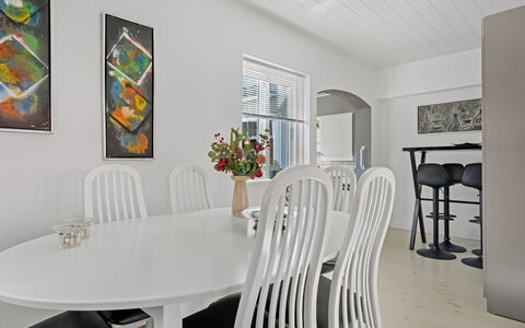 Bisera - 3Km from the Sea: Toit, Maison, Domicile, Chalet, Porte, Siding, Plate-Forme, Porche, Planche, Dur