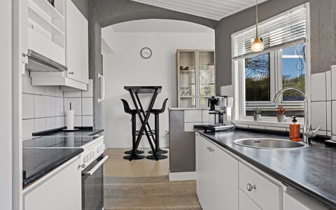 Bisera - 3Km from the Sea: Toit, Maison, Domicile, Chalet, Porte, Siding, Plate-Forme, Porche, Planche, Dur