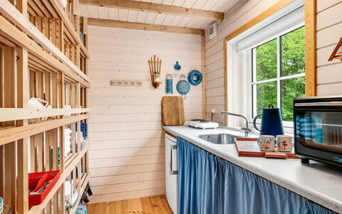 Heda - 1.6Km to the Fjord: Bois, Design Intérieur, Sol, Plafond, Cuisine, Étagère, Pièce, Tache De Bois, Rayonnage, Dur