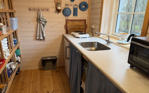 Heda - 1.6Km to the Fjord: Bois, Sol, Cuisine, Design Intérieur, Pièce, Meubles, Sol, Comptoir, Appareil De Cuisine, Tache De Bois