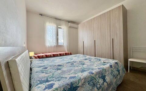 Villa Marzia: Lit, Meubles, Design Intérieur, Chambre, Sol, Sol, Mur, Literie, Drap De Lit, Bois