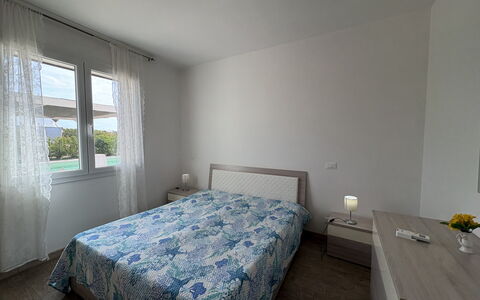 Villa Marzia: Chambre, Meubles, Lit, Drap De Lit, Design Intérieur, Sol, Literie, Sol, Cadre De Lit, Linge