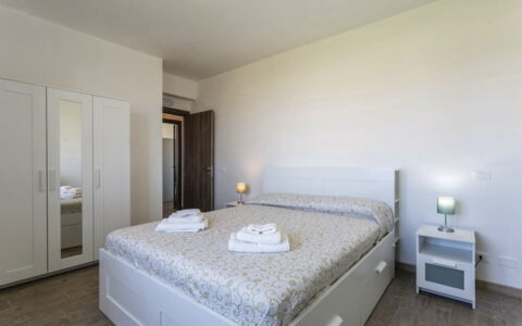 Villa Marzia: Lit, Chambre, Literie, Design Intérieur, Drap De Lit, Meubles, Sol, Plafond, Sol, Pièce