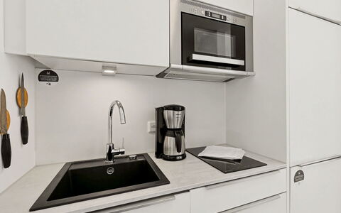 Seebrise: Cuisine, Comptoir, Appareil De Cuisine, Cabinetry, Design Intérieur, Bois, Sol, Principaux Appliance, Électroménager, Meubles