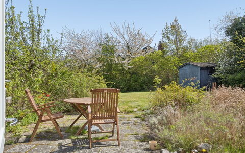 Espen - 300M from the Sea: Herbe, Prairie, Lot Terre, Chalet, Zone Rurale, Prairie, Batiments Jardin, Jardin, Cabanon