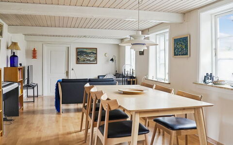 Espen - 300M from the Sea: Meubles, Sol, Bois, Design Intérieur, Sol, Table, Plafond, Chaise, Parquet, Salle À Manger